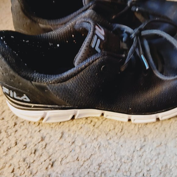 BLACK FILA SNEAKERS - SIZE 11 - MEMORY FOAM - Picture 2 of 6